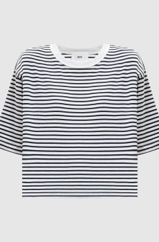 Белая футболка в полоску