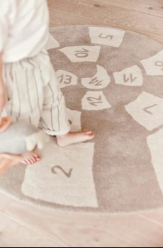 Коврик с шерстью OYOY Nautilus Hopschotch 112 x 100 cm