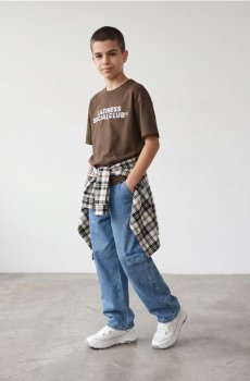 Бавовняна футболка oversize з написом - коричневий