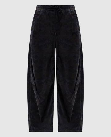 Серые велюровые брюки в камуфляжном принте