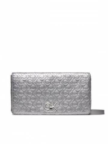 Calvin Klein Сумка Re-Lock Double Gusette_Emb K60K611338 Срібний Calvin Klein Сумка Re-Lock Double Gusette_Emb K60K611338 Срібний
