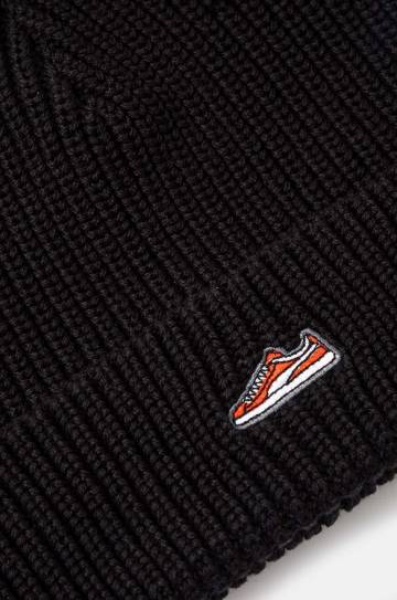 Хлопковая шапка Puma Classics Graphic Short Beanie цвет чёрный хлопковая 025680 Хлопковая шапка Puma Classics Graphic Short Beanie цвет чёрный хлопковая 025680
