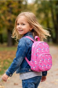 Дитячий рюкзак з мотивом сердець - рожевий