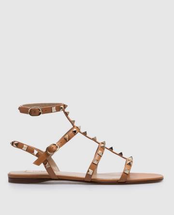 Коричневые кожаные сандалии с пирамидками ROCKSTUD Коричневые кожаные сандалии с пирамидками ROCKSTUD