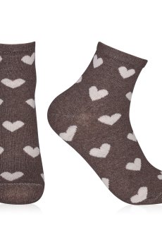 Носки женские AmiGA средние, коричневые с сердечками, размер 23-25