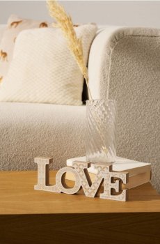 Настільна декорація у формі напису LOVE - бежевий