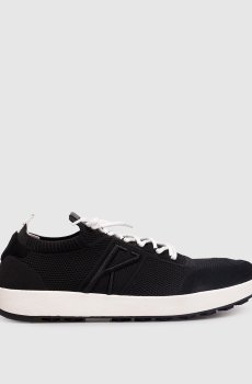 Черные кроссовки с вышивкой монограммы