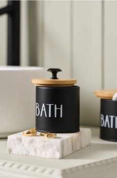 Hoiukarp kirjaga „Bath“ - чорний