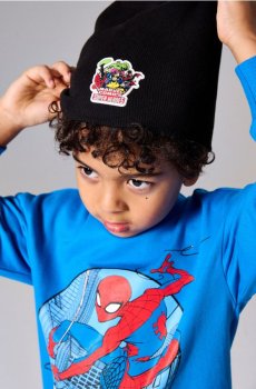 Шапка з нашивкою Marvel - чорний
