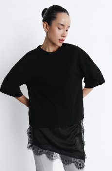 Чорна бавовняна футболка з мереживною вставкою