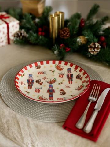 Керамічна тарілка - білий