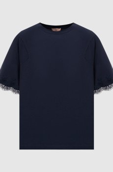 Синяя футболка с кружевом