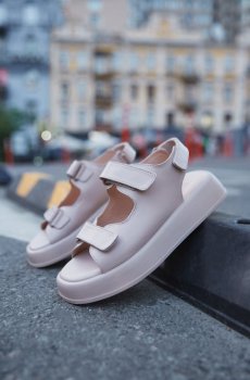 Сандалі шкіряні світло-бежеві Estro ER00113072