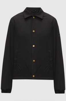 Черная куртка с нашивкой эмблемы