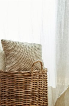 Декоративна подушка - бежевий