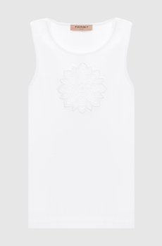 Белый топ в рубке с логотипом