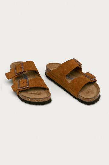 Замшевые шлепанцы Birkenstock Arizona SFB женские цвет коричневый 1009527 Замшевые шлепанцы Birkenstock Arizona SFB женские цвет коричневый 1009527