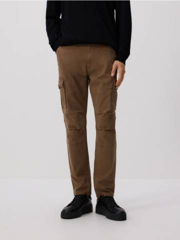 Reserved - Штани slim fit у стилі карго - кавовий - 6003L-84X