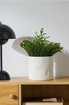 Декоративний квітковий горщик з рифленням - білий