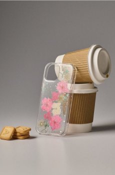 Чохол для iPhone 15 із засушеними квітами та блискітками - різнобарвний