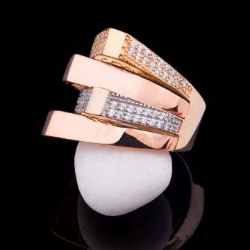 Эксклюзивное кольцо с фианитами из золота к03906 Эксклюзивное кольцо с фианитами из золота к03906