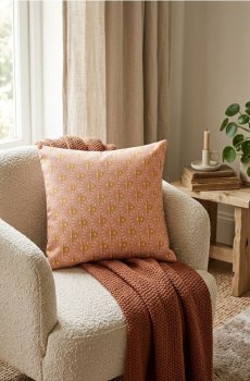 Подушка з геометричним візерунком - рожевий