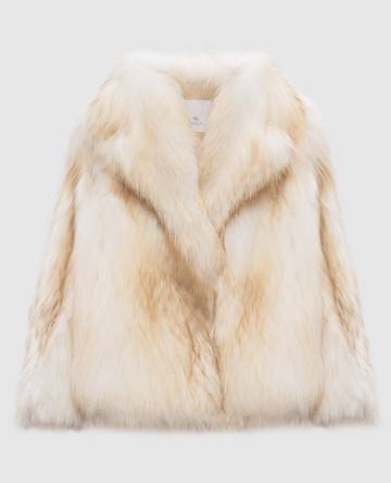 Бежевая шуба из меха лисы