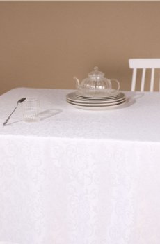Скатертина з декоративним візерунком - білий