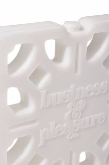 Охлаждающая вставка Business & Pleasure Co. Breeze Block Ice Pack Охлаждающая вставка Business & Pleasure Co. Breeze Block Ice Pack