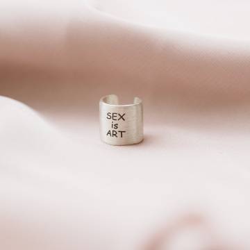 Серебряная серьга-каффа "Sex is art" (матовая) 122703s Серебряная серьга-каффа "Sex is art" (матовая) 122703s